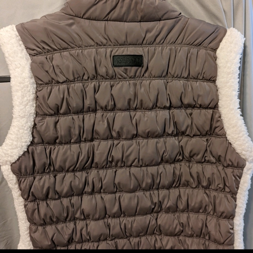 Brand new Calvin Cline Puffer Vest - Picture 2 of 11